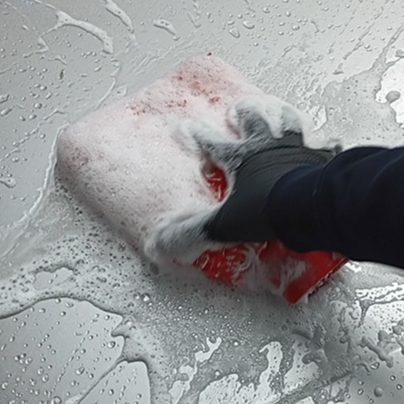 👉 ¿Qué es el Snow Foam? La guía definitiva para entender el prelavado del coche Limpieza del capó con guante de lavado