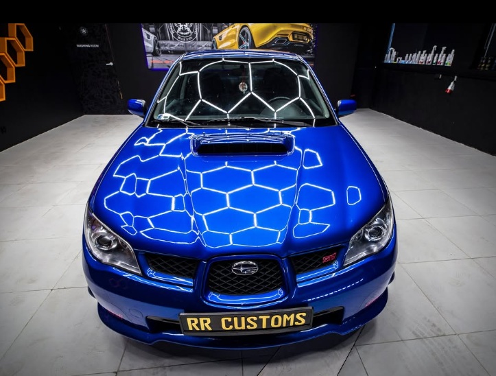 Coche detailing acabado brillante Subaru Impreza