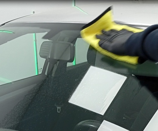 👉Cómo limpiar los cristales del coche sin dejar marcas.