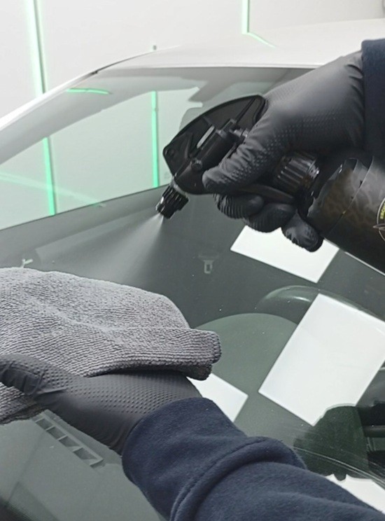 👉Cómo limpiar los cristales del coche sin dejar marcas.