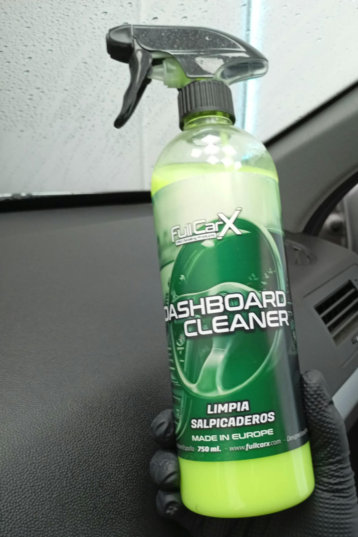 Productos de detailing para limpiar y cuidar tu coche.