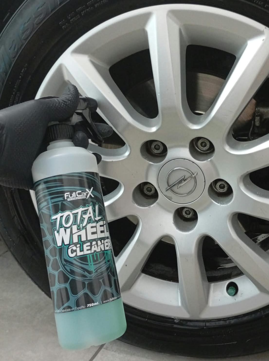 Productos de detailing para limpiar y cuidar tu coche.
